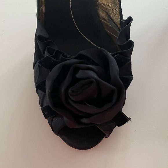 COPY - BCBG open toe - strap back heels - Picture 3 of 5